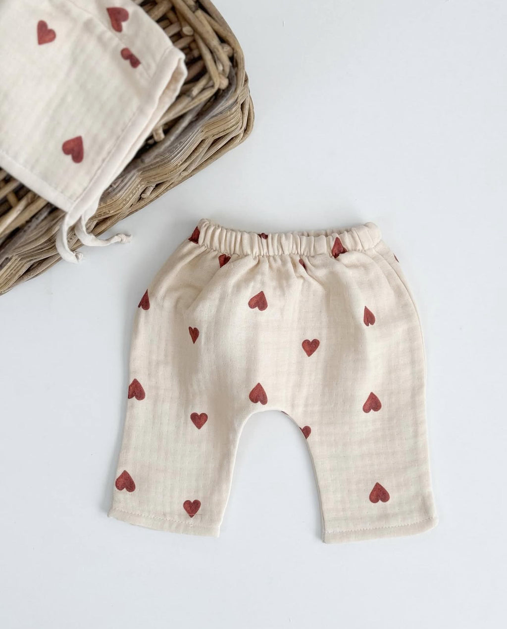 Muslin Newborn set | Biologisch katoen | Rode hartjes | 4-delig
