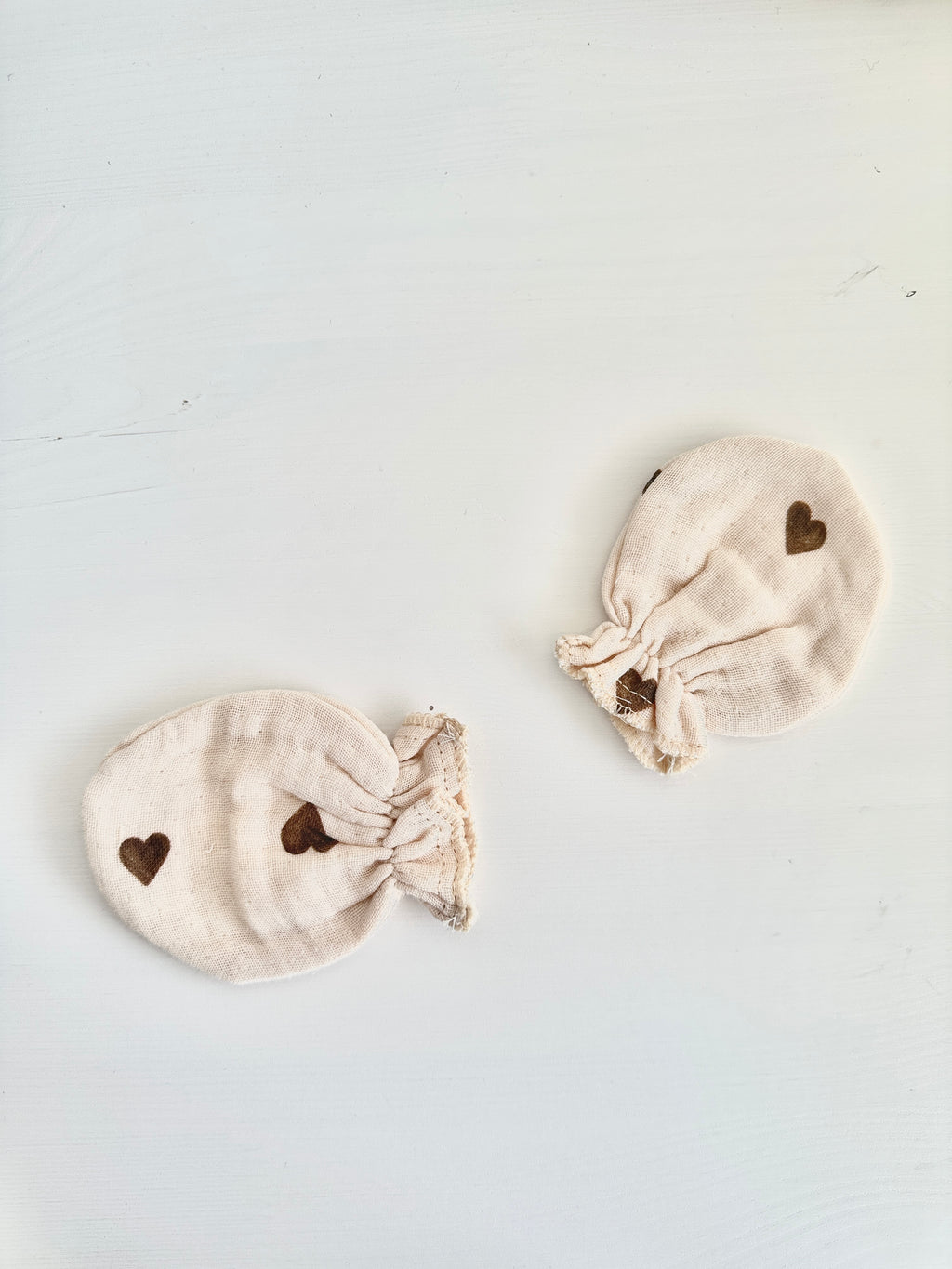 Muslin Newborn set | Biologisch katoen | Bruine hartjes | 4-delig