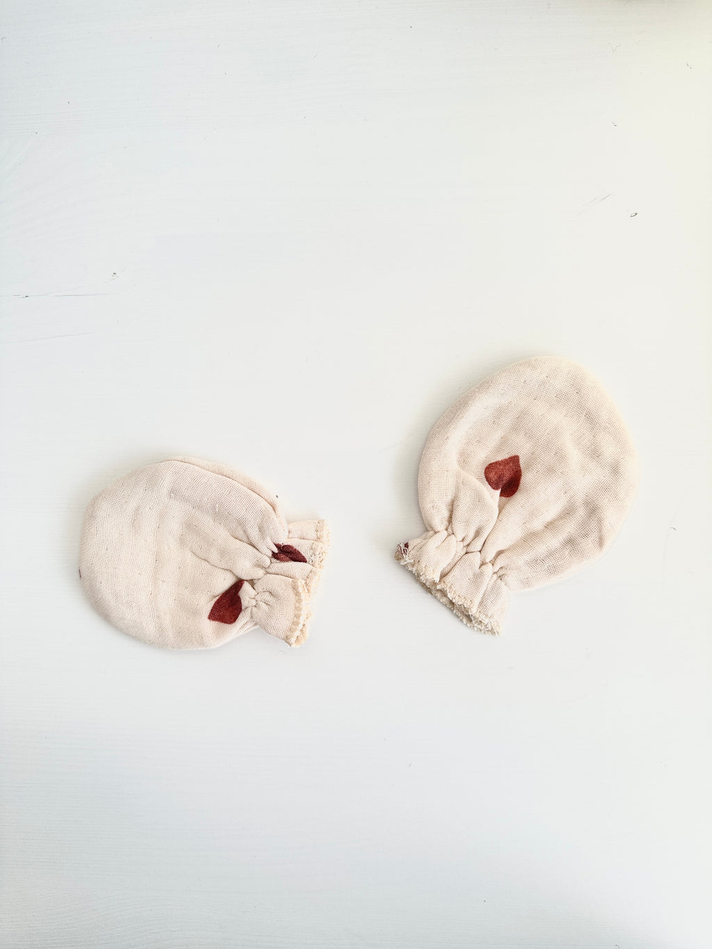 Muslin Newborn set | Biologisch katoen | Rode hartjes | 4-delig