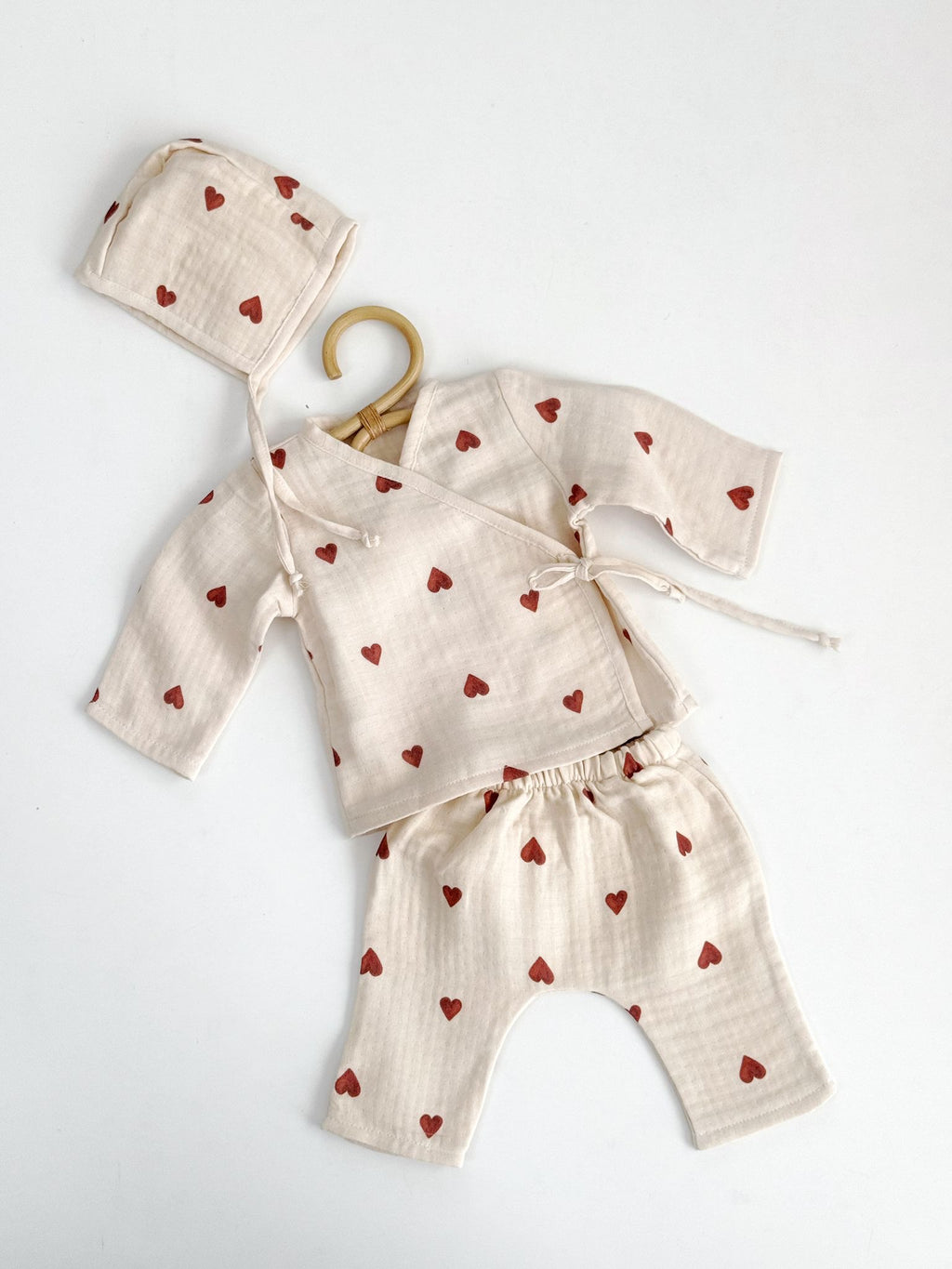 Muslin Newborn set | Biologisch katoen | Rode hartjes | 4-delig