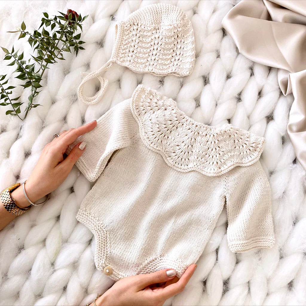 Gebreide romper met mutsje | Ruffle